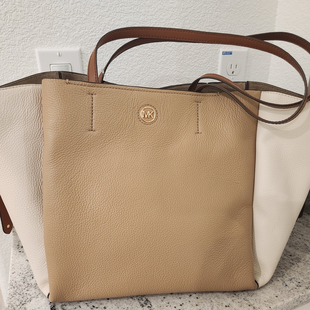 Nwt Michael kors tote bag and leather wristlet